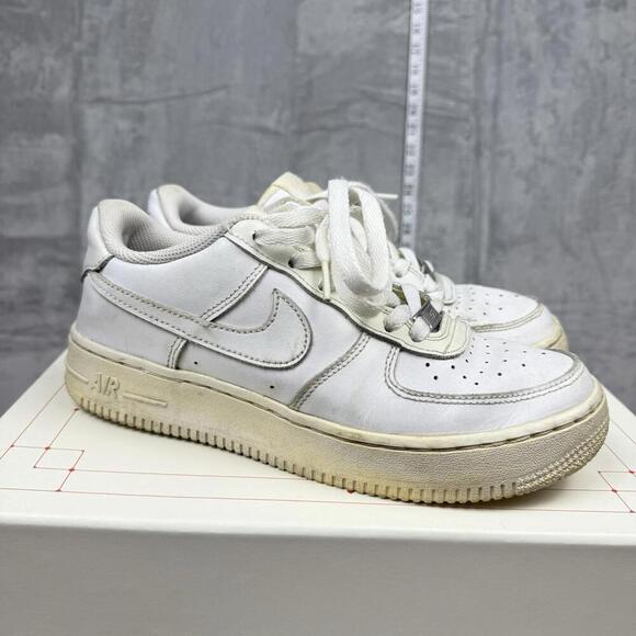 Nike Air Force 1 Low White Sneakers Women’s Size 7.5 Classic Iconic Distressed - Picture 1 of 9